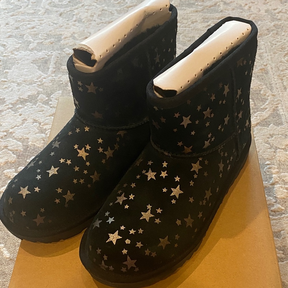 UGG Kids’ Classic Mini II Stars Boots- Black
